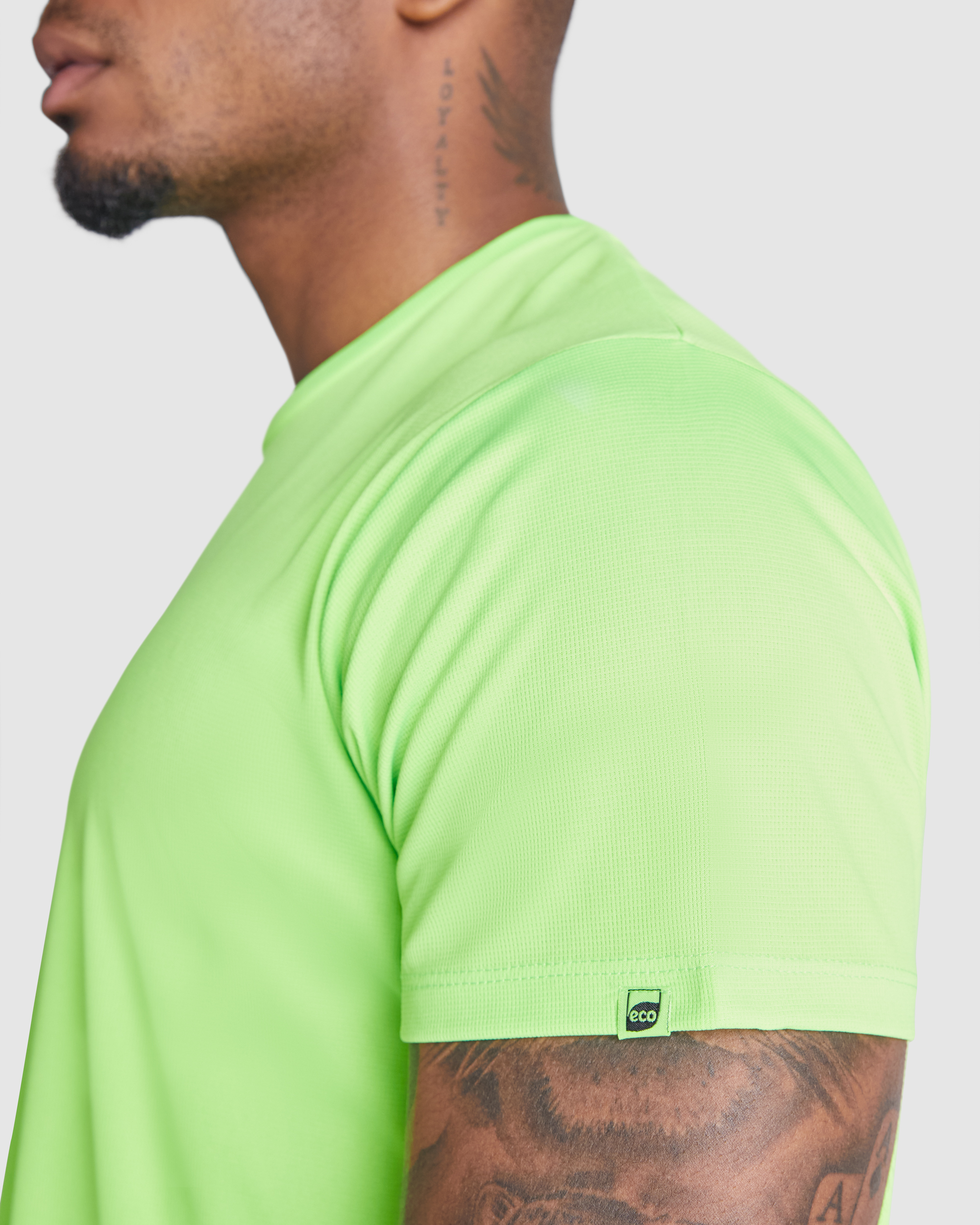 16_T-shirt-sport-homem_MAIN-3