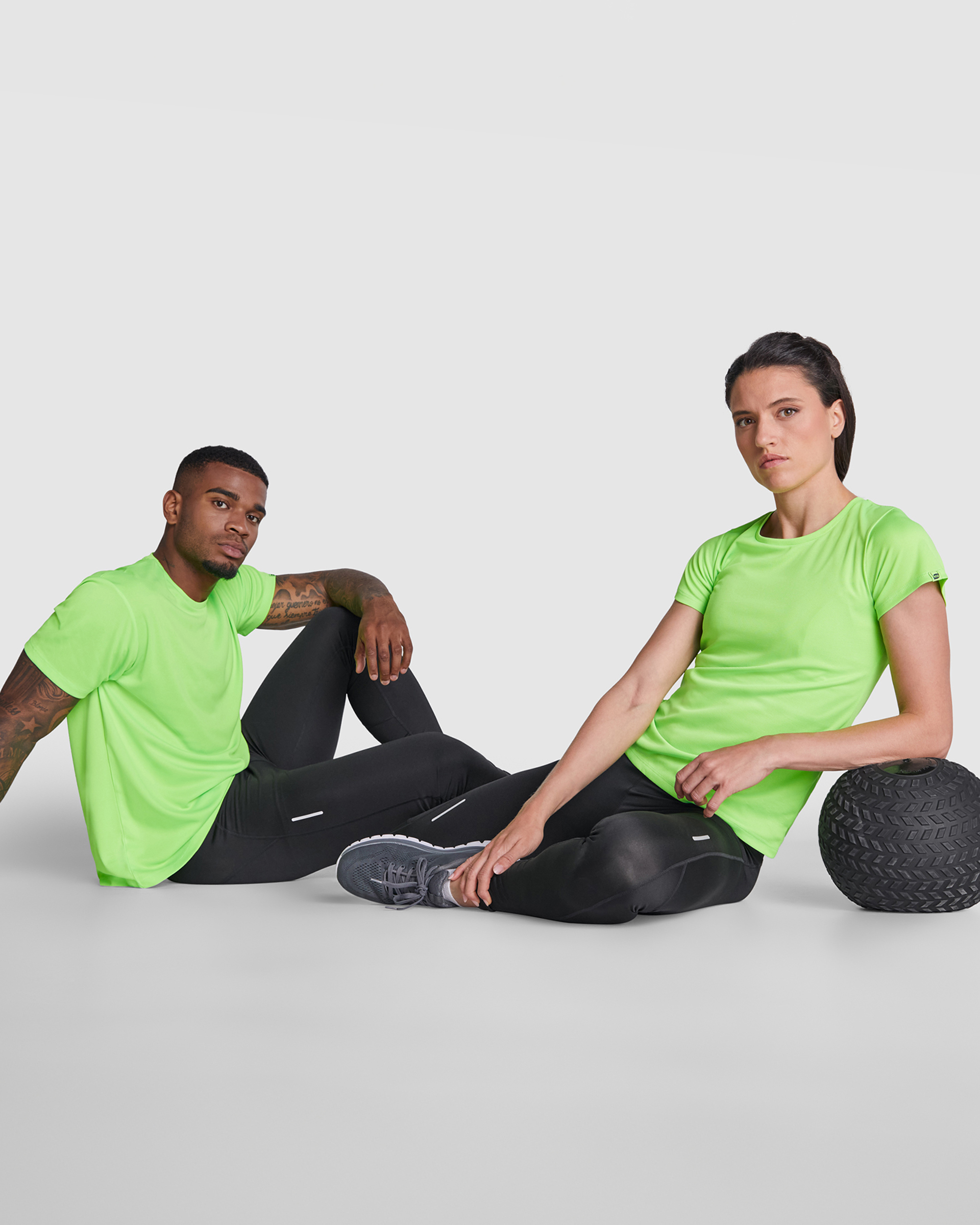 17_T-shirt-sport-mulher_MAIN-2