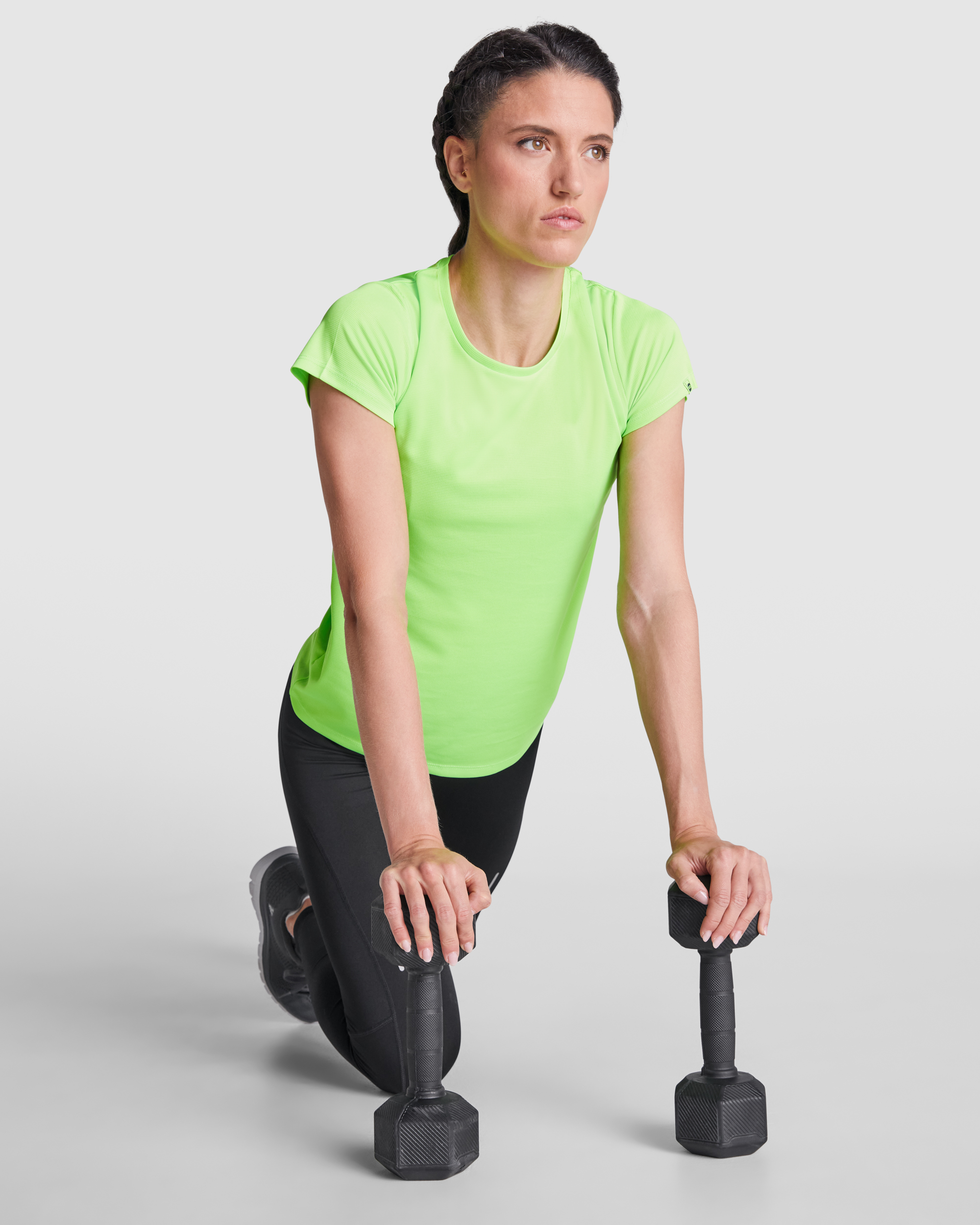 17_T-shirt-sport-mulher_MAIN-3