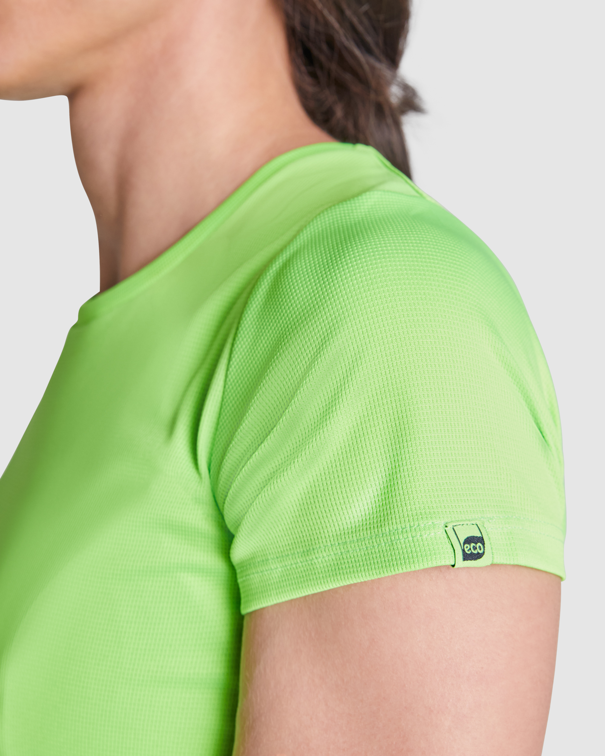 17_T-shirt-sport-mulher_MAIN-4