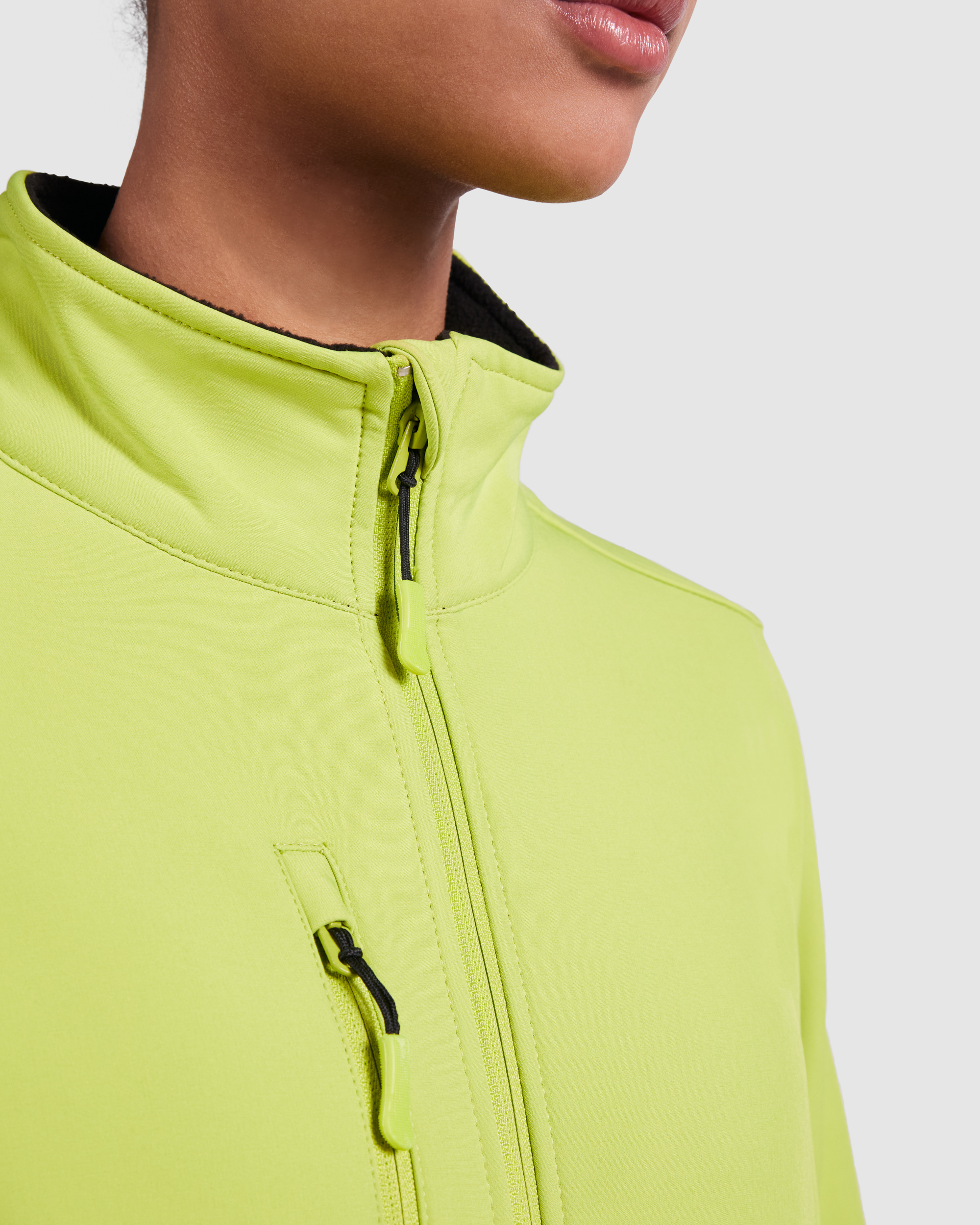 34_Softshell-mulher_MAIN-3